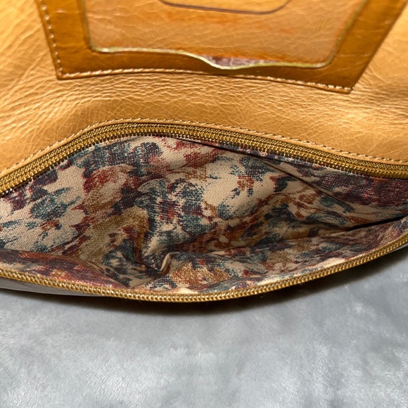 Hobo International Large Tan Distressed Fold Over Clutch Purse See Photos - Picture 4 of 13